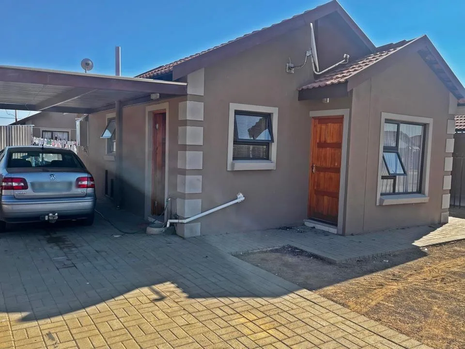 3 Bedroom House for sale in Mandela View