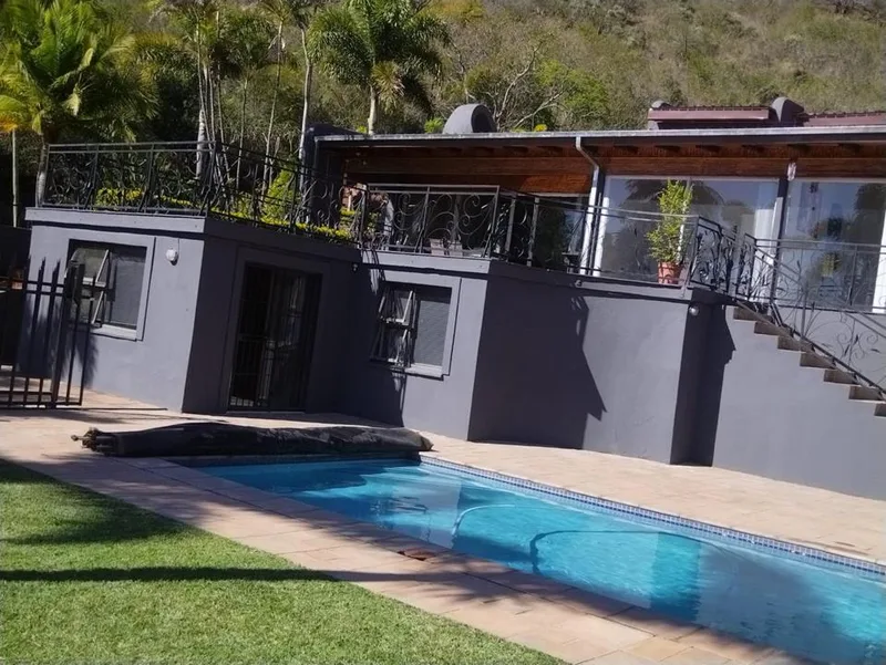 6 Bedroom House for sale in Barberton