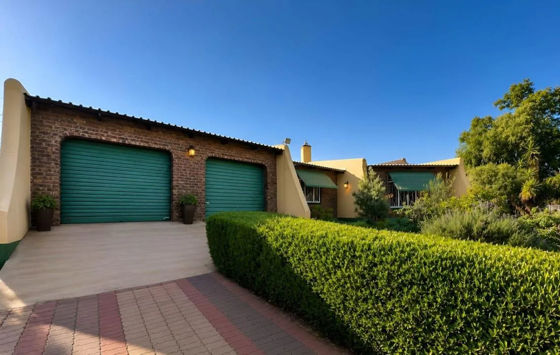 4 Bedroom House for sale in Swartkop