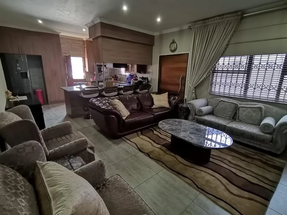 3 Bedroom Townhouse for sale in Roodia