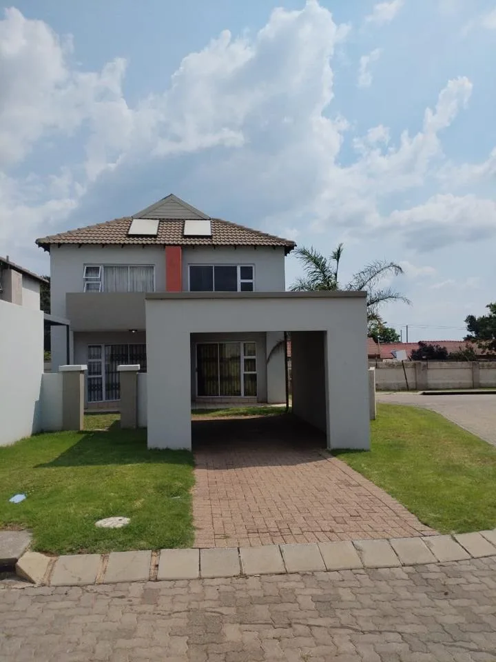 2 Bedroom House for sale in Tasbet Park Ext 1