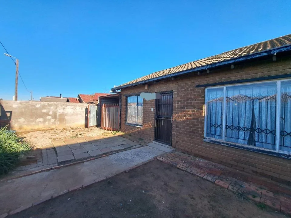 2 Bedroom House for sale in Blomanda
