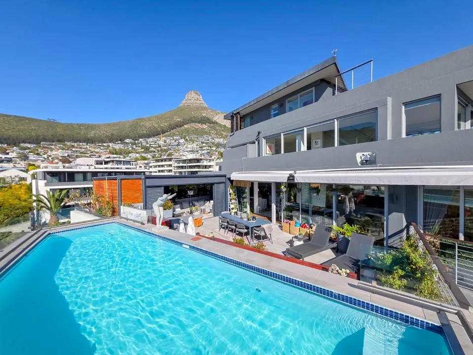 3 Bedroom Apartment / flat to rent in Sea Point