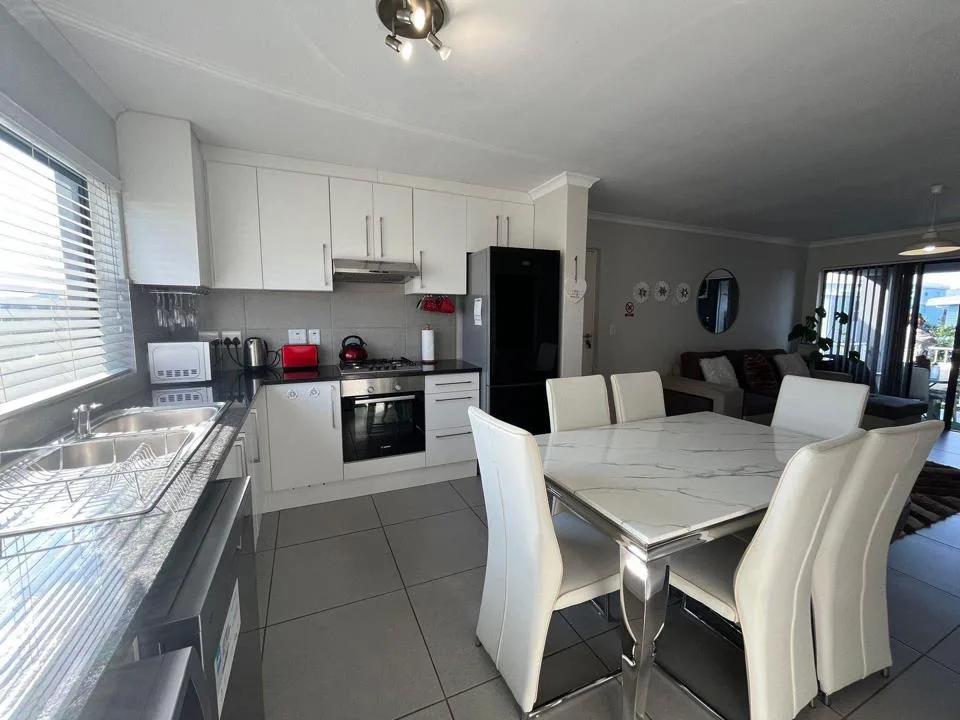 2 Bedroom Apartment / flat to rent in Burgundy Estate