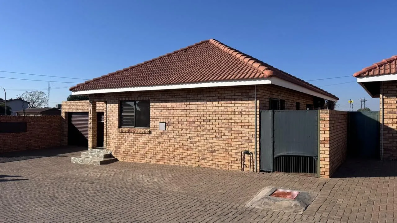 3 Bedroom Apartment / flat for sale in Cassandra