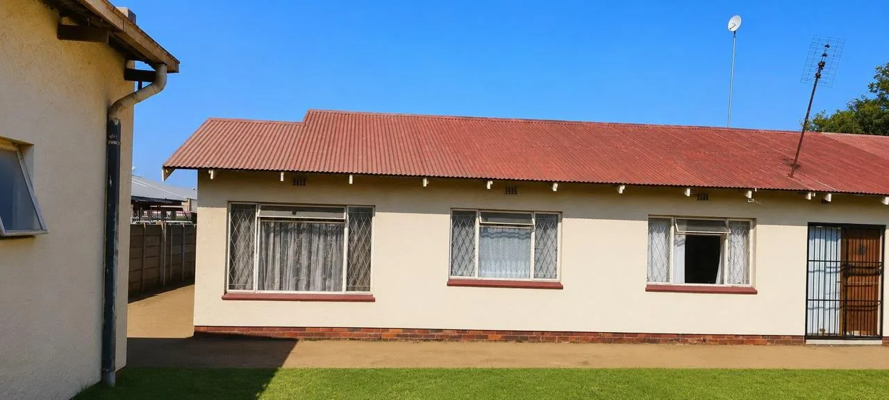 4 Bedroom House for sale in Witbank Ext 8