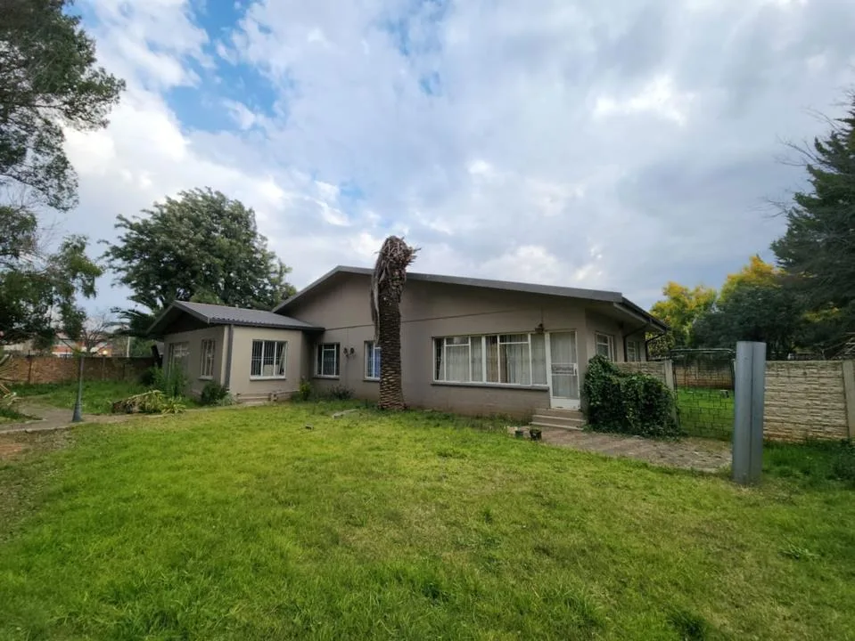 14 Bedroom House for sale in Universitas