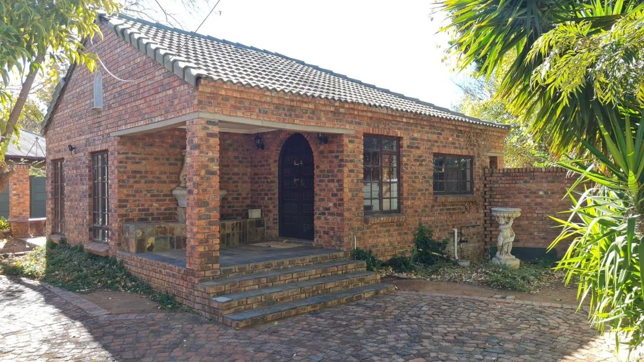 3 Bedroom House for sale in Universitas