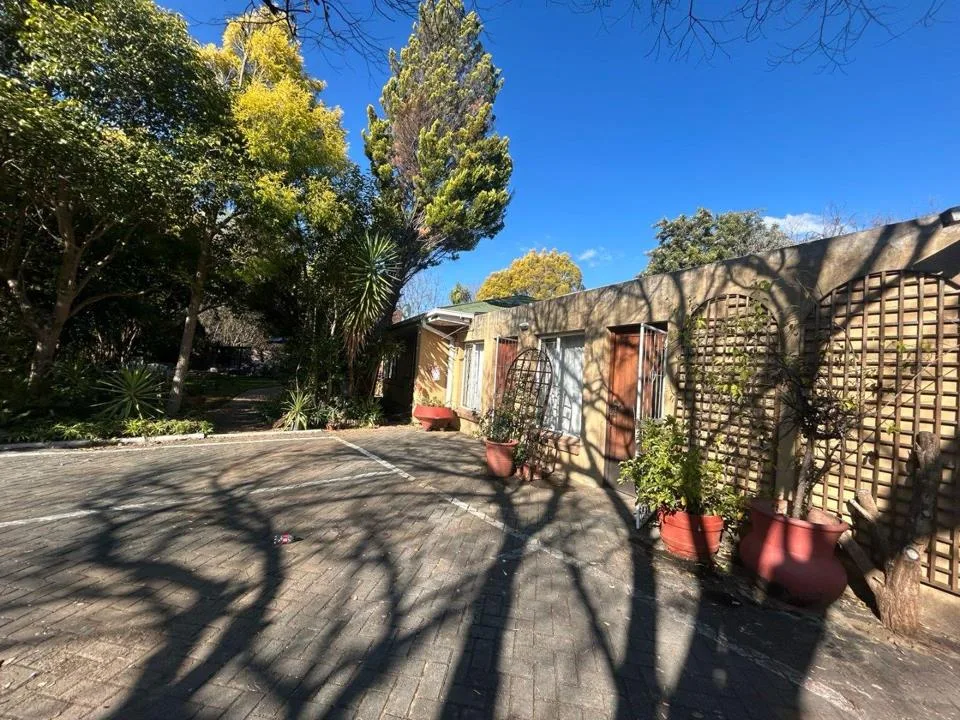 10 Bedroom House for sale in Universitas