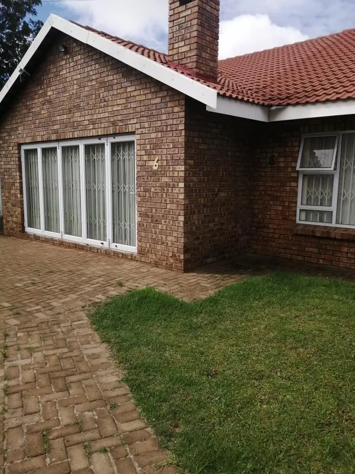 4 Bedroom House for sale in Reyno Ridge