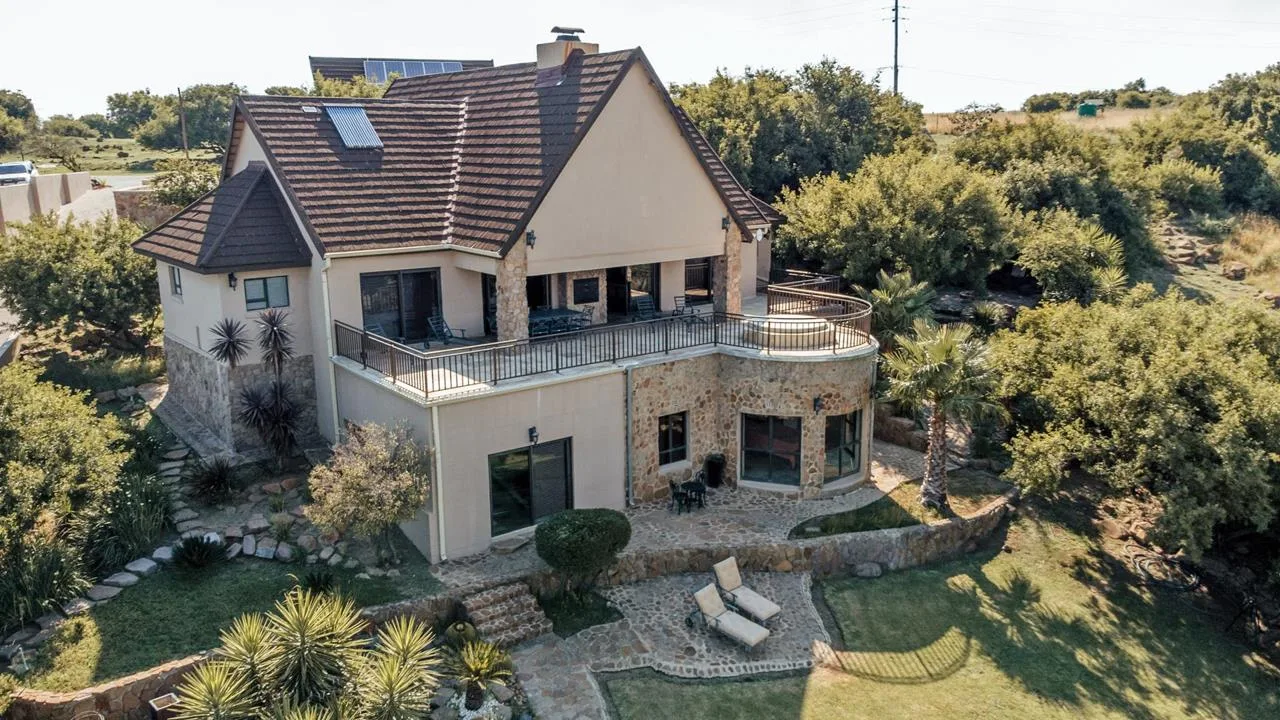 4 Bedroom House for sale in Vaaldam SH
