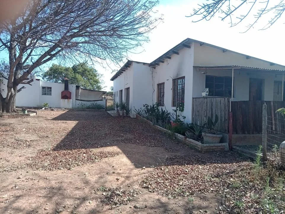 3 Bedroom House for sale in Leeukuil AH
