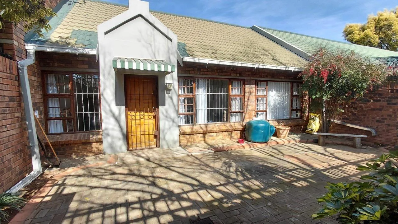 2 Bedroom Townhouse for sale in Universitas
