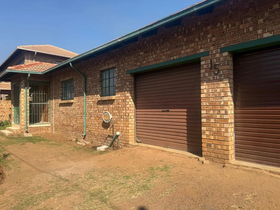 3 Bedroom Townhouse for sale in Hoeveld Park