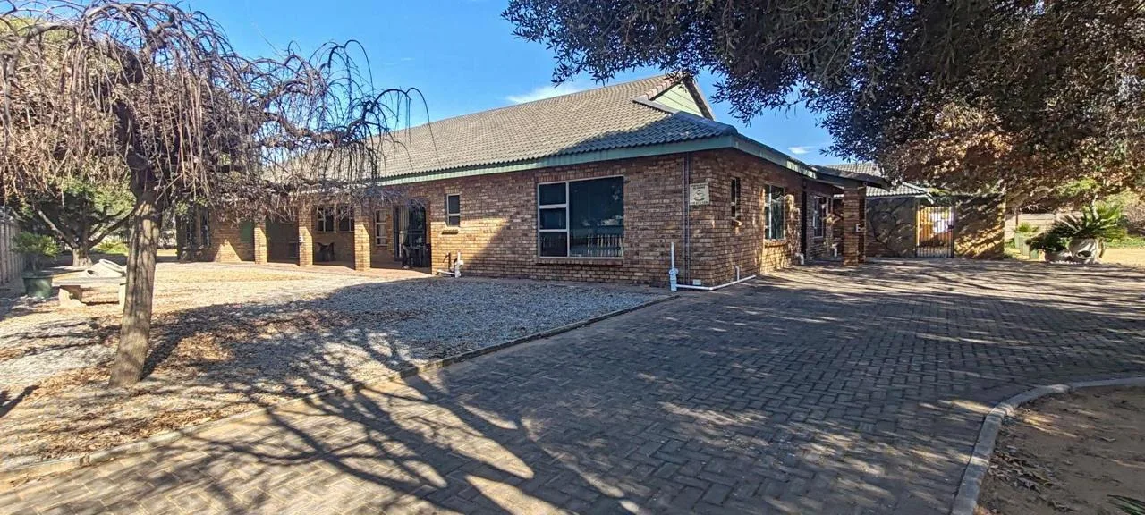 6 Bedroom House for sale in Vaalpark