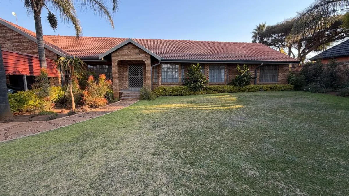 3 Bedroom House for sale in Aerorand