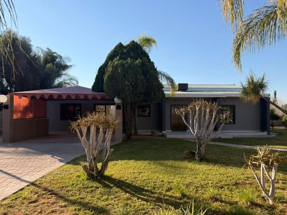 6 Bedroom House to rent in Oosterville