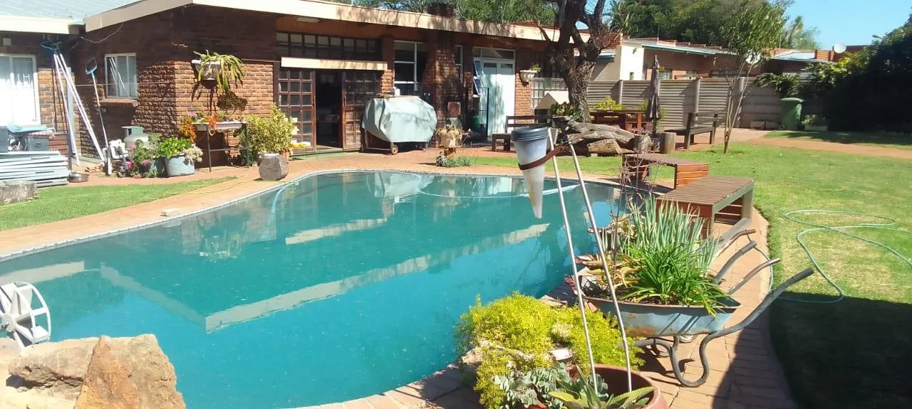 4 Bedroom House for sale in Sterpark