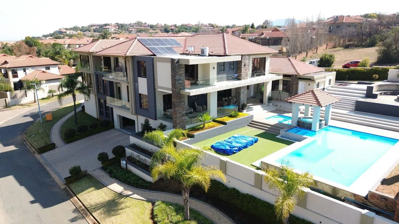 6 Bedroom House for sale in Ifafi