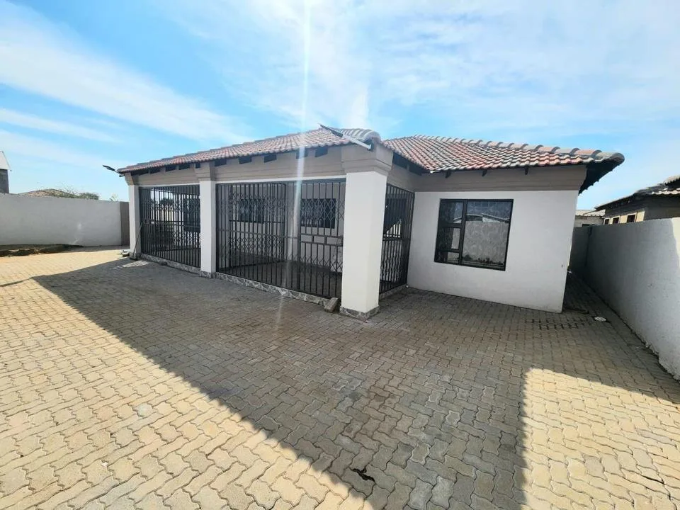 6 Bedroom House for sale in Northam