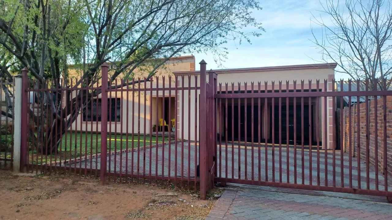 4 Bedroom House to rent in Uitsig