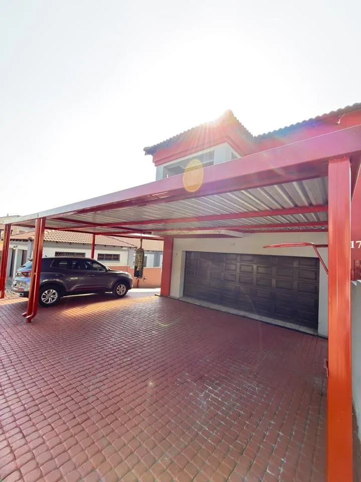 4 Bedroom House for sale in Reyno Ridge