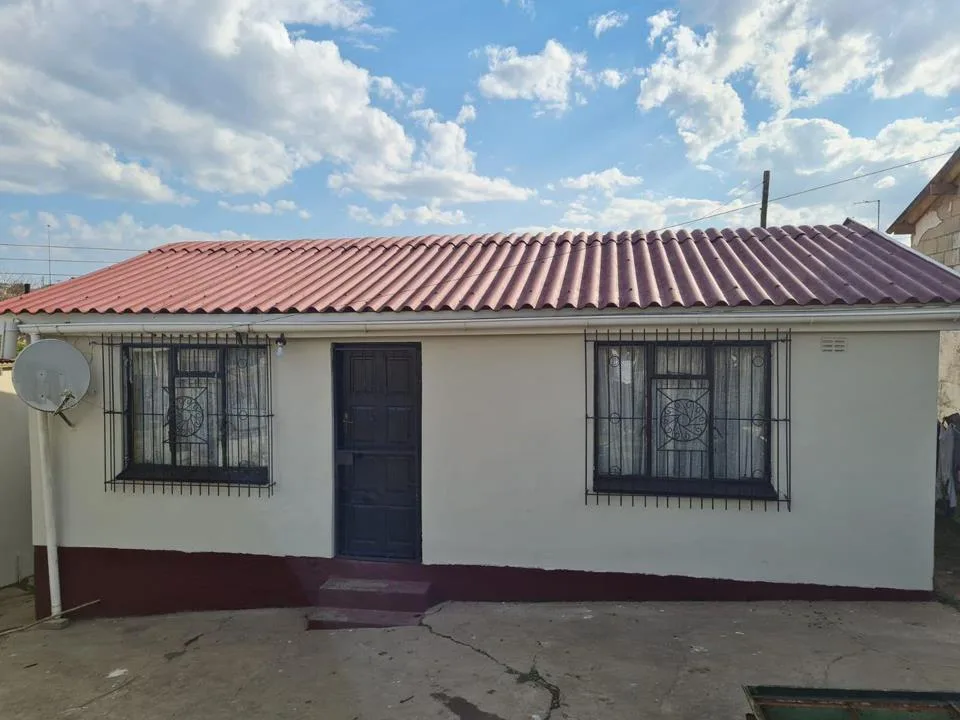 2 Bedroom House for sale in Mdantsane Nu 14