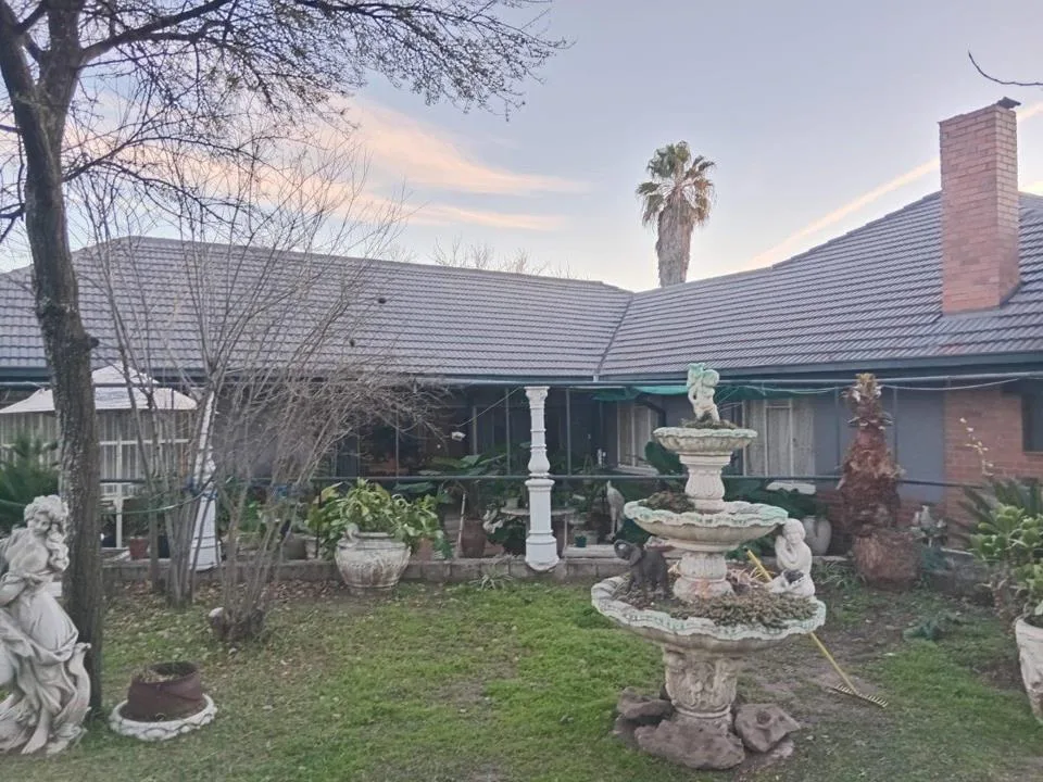 4 Bedroom House for sale in Suidrand