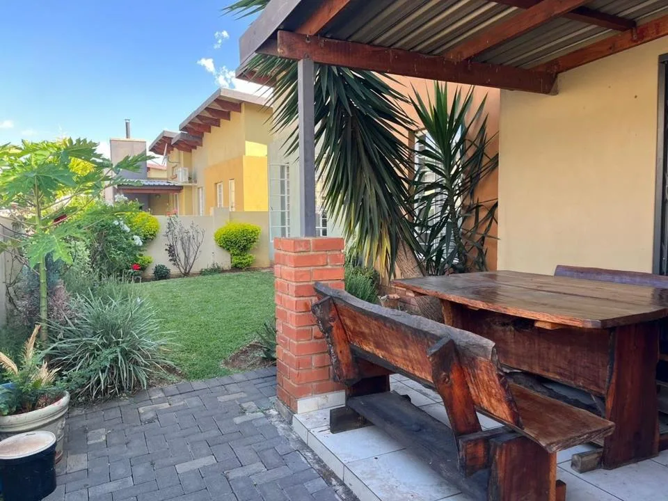 3 Bedroom Townhouse to rent in Waterkloof East