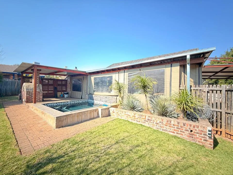 3 Bedroom House for sale in Kanonkop