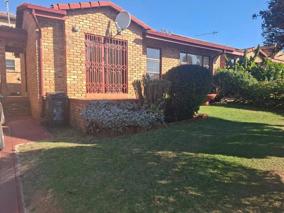 2 Bedroom Townhouse to rent in Mondeor