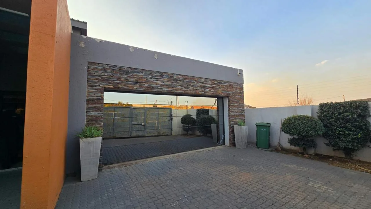 4 Bedroom House for sale in Rockdale