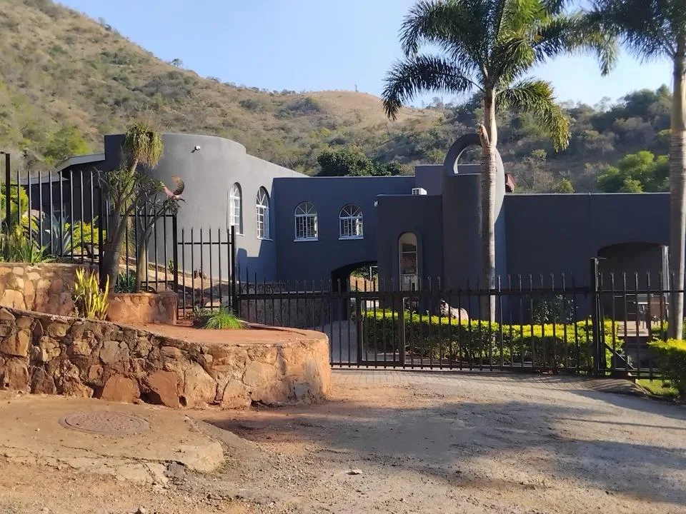 6 Bedroom House for sale in Barberton