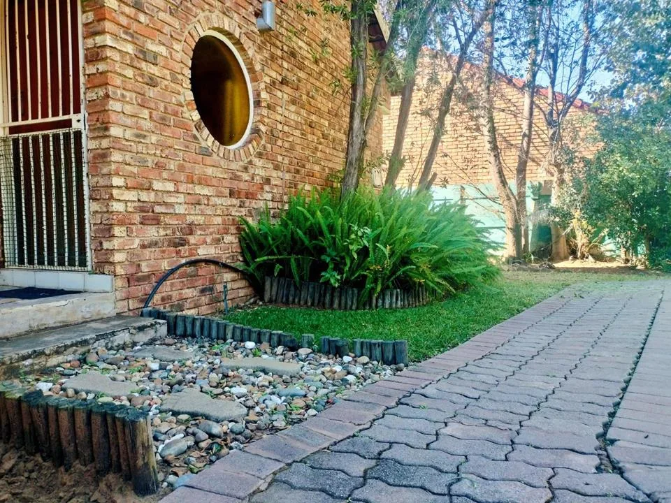 5 Bedroom House for sale in Riebeeckstad