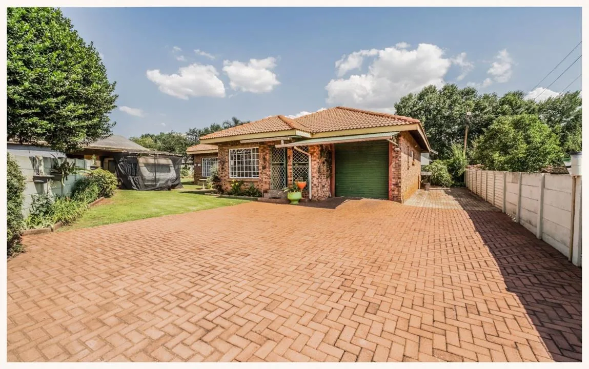 2 Bedroom House for sale in Kanonkop