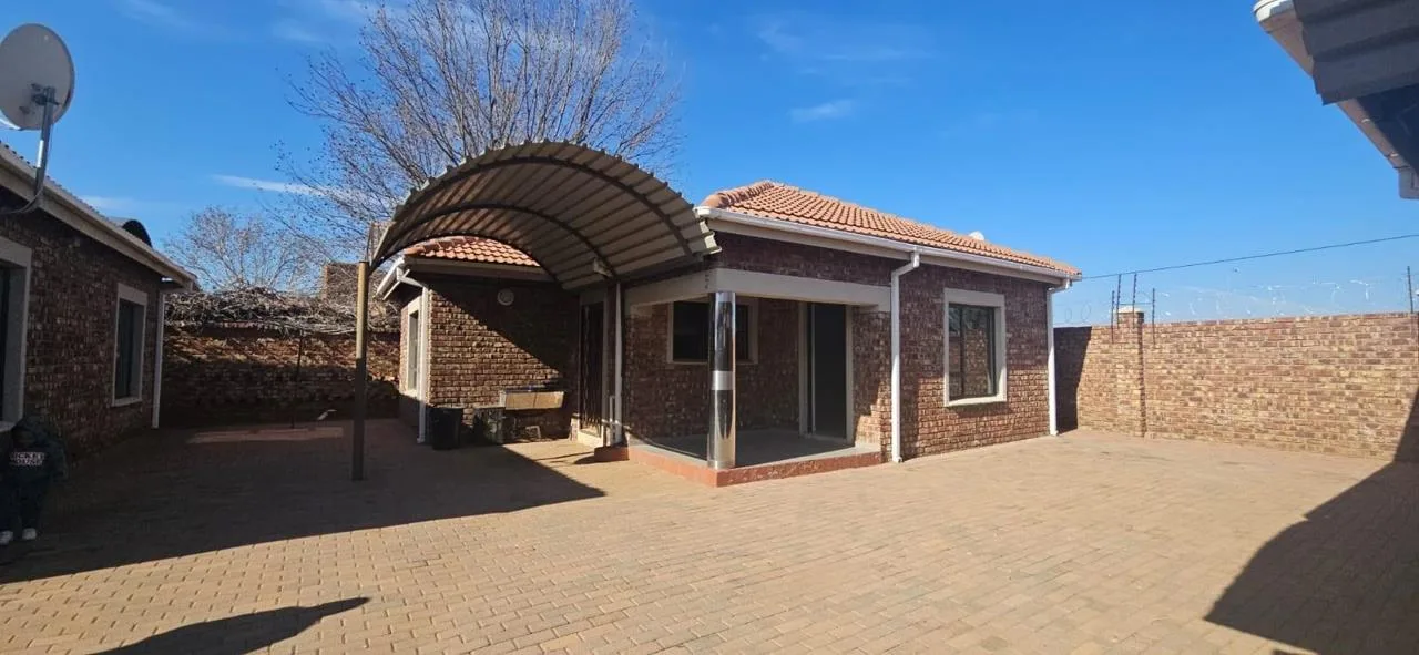 2 Bedroom Townhouse to rent in Warrenton