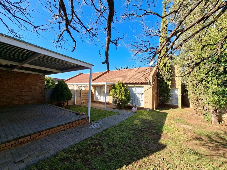 2 Bedroom Townhouse to rent in Langenhovenpark
