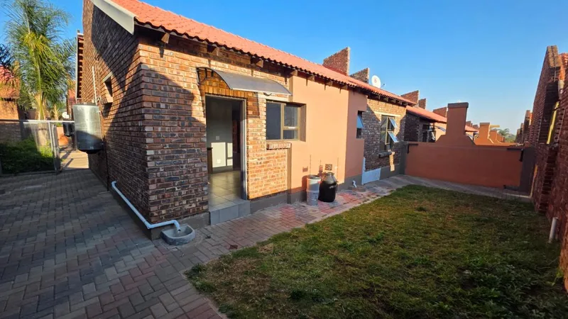 2 Bedroom Townhouse to rent in Bendor