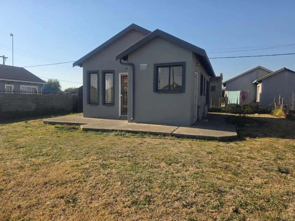 2 Bedroom House for sale in Zamdela