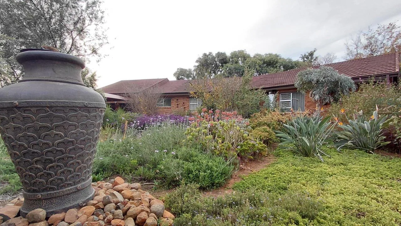 4 Bedroom House for sale in Langenhovenpark