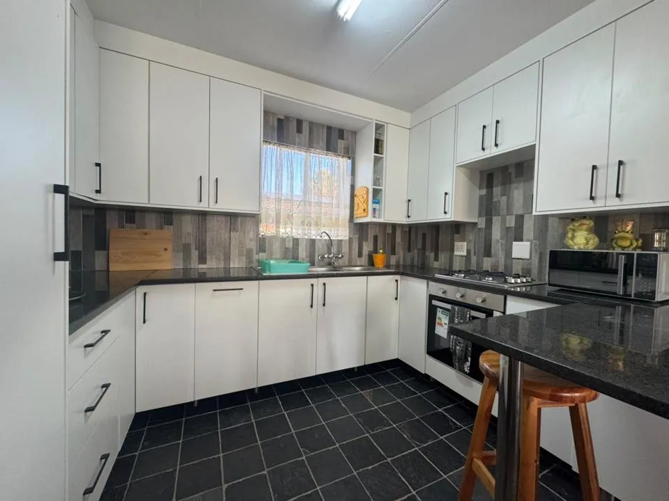 2 Bedroom Apartment / flat for sale in Van Der Hoff Park