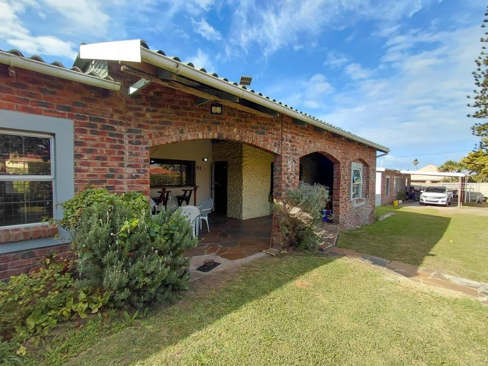 5 Bedroom House for sale in Gonubie