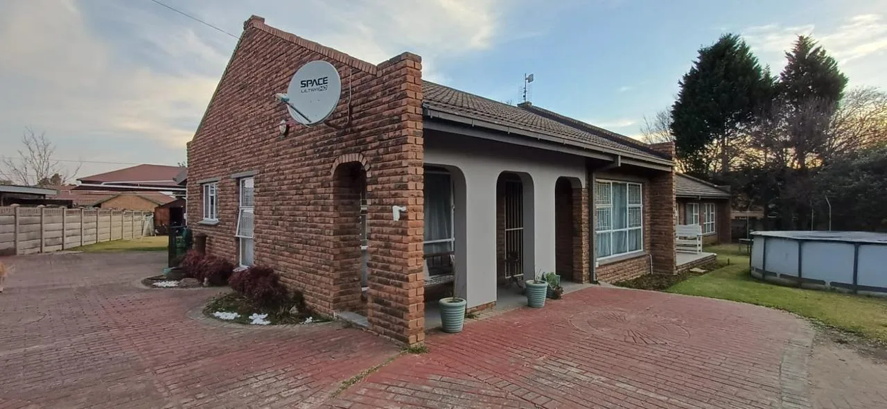 5 Bedroom House to rent in La Provance