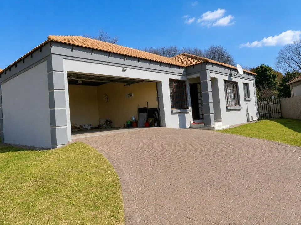 3 Bedroom House for sale in Jackaroo Park