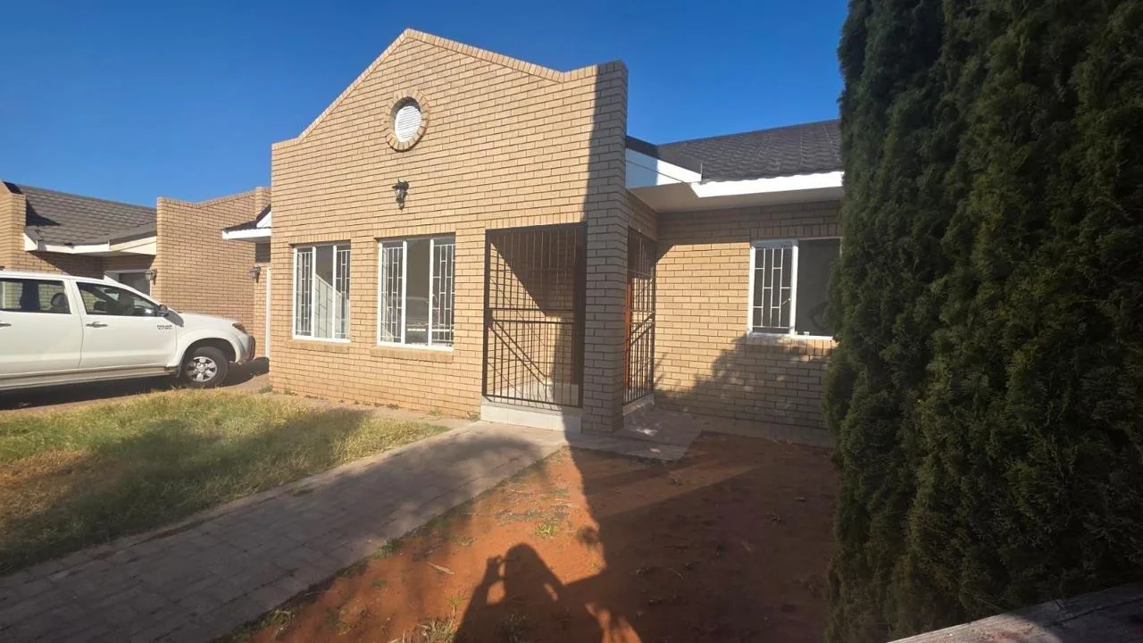 2 Bedroom House to rent in Oosterville