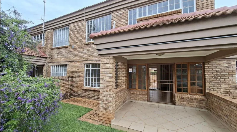 2 Bedroom Townhouse for sale in Potchefstroom Central