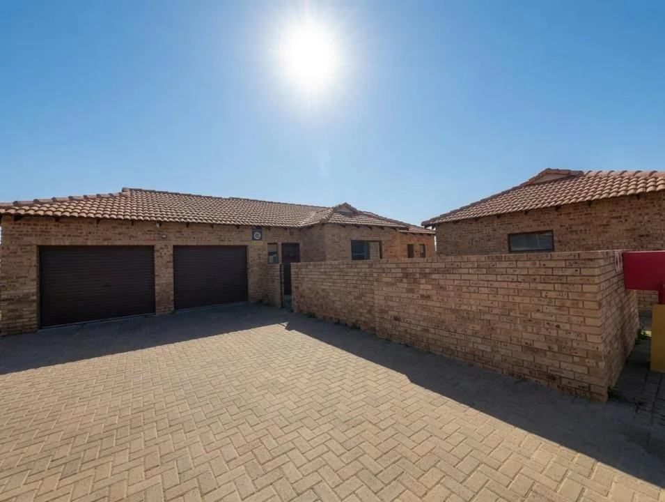 2 Bedroom Townhouse for sale in Naudeville