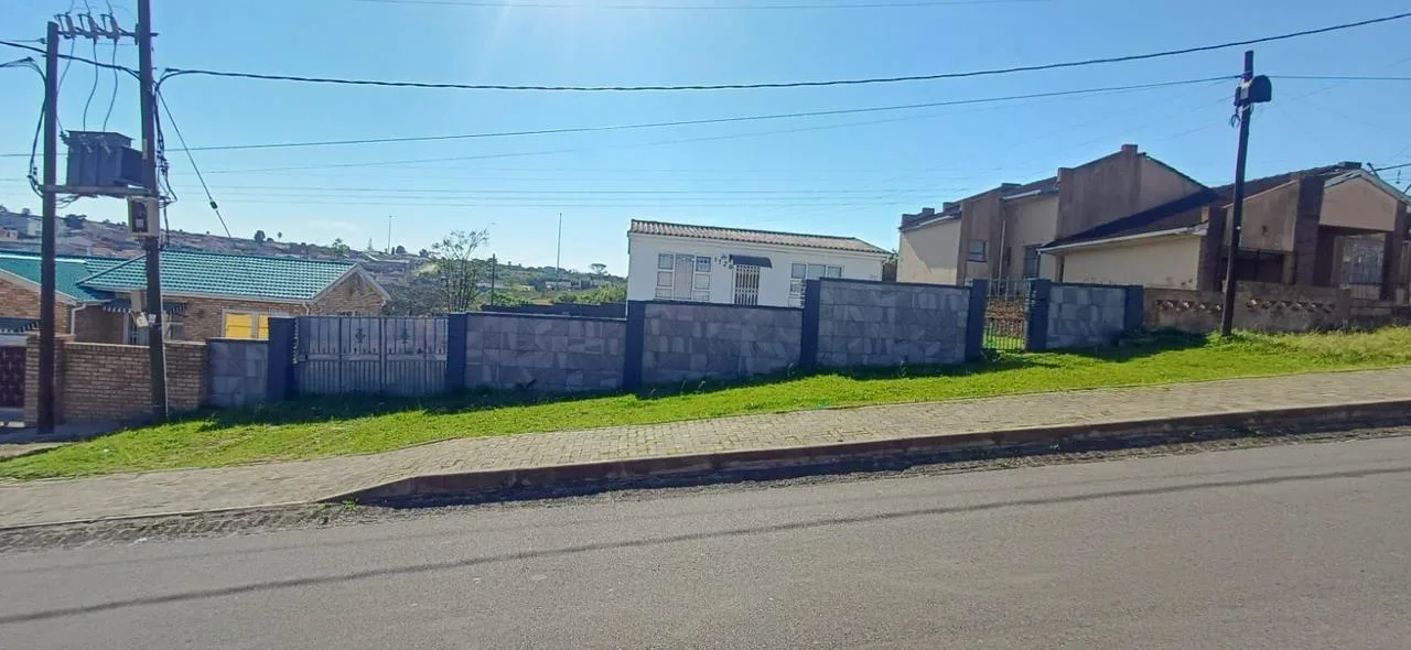 2 Bedroom House for sale in Mdantsane Nu 17