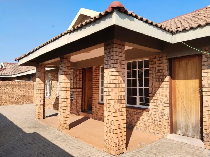3 Bedroom Townhouse to rent in Middelburg South