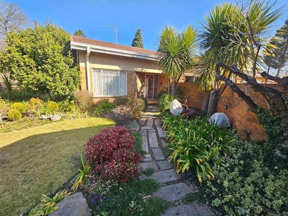 5 Bedroom House for sale in Panorama